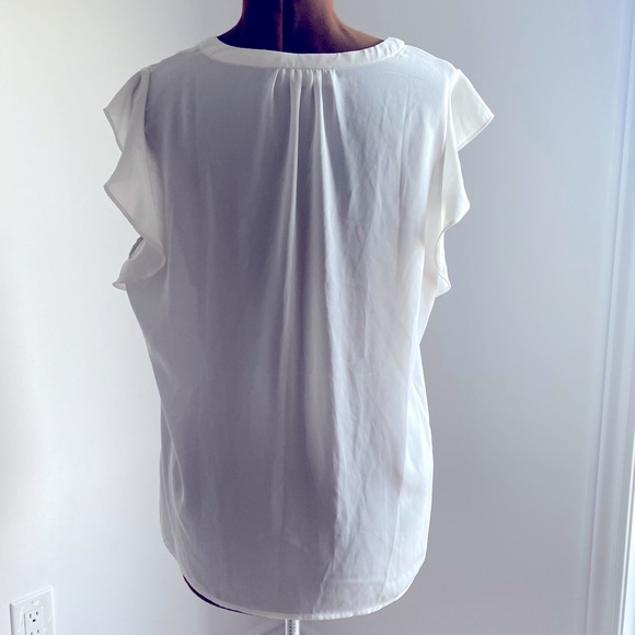 🤍PHILOSOPHY🤍 White frilly sleeveless blouse in XL. Like new condition. - Picture 7 of 8